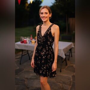 Black Floral Sleeveless Dress with ruffles size L Linen/Rayon blend Excellent